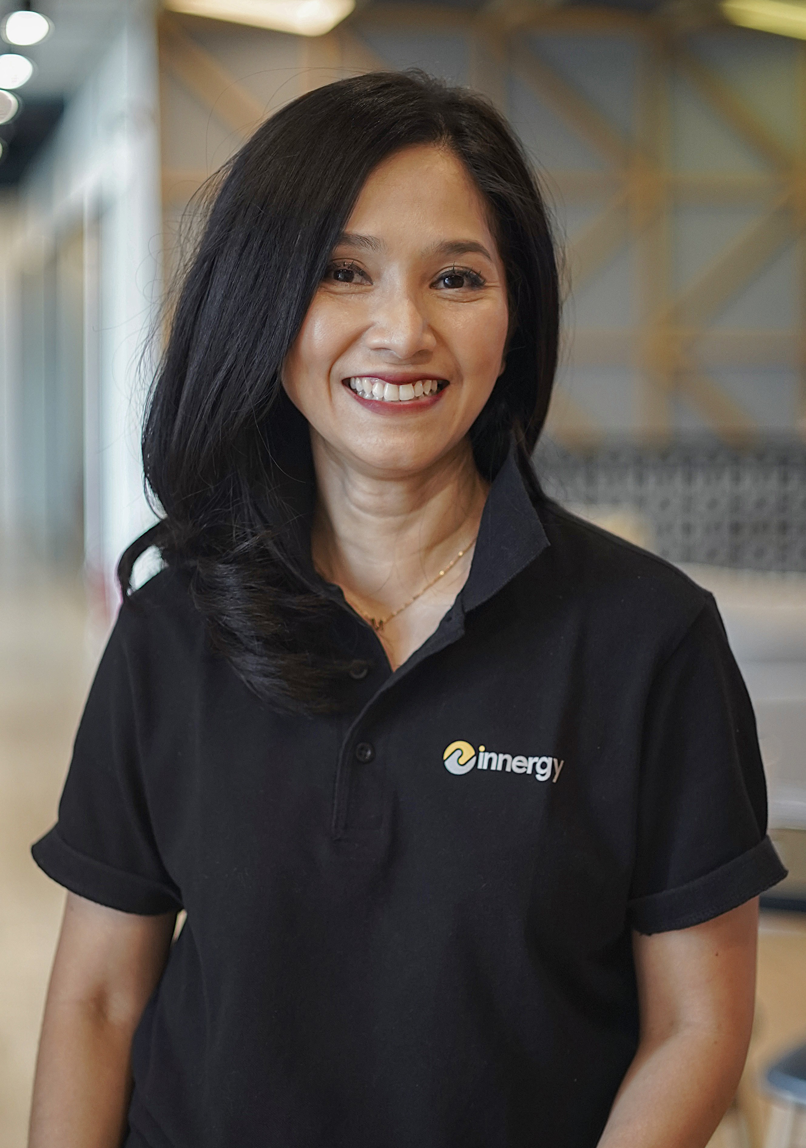 Foto Mia Dharma WEB1_ Kaos Innergy hitam